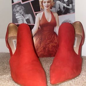 Red Pumps by Steve Madden 👠